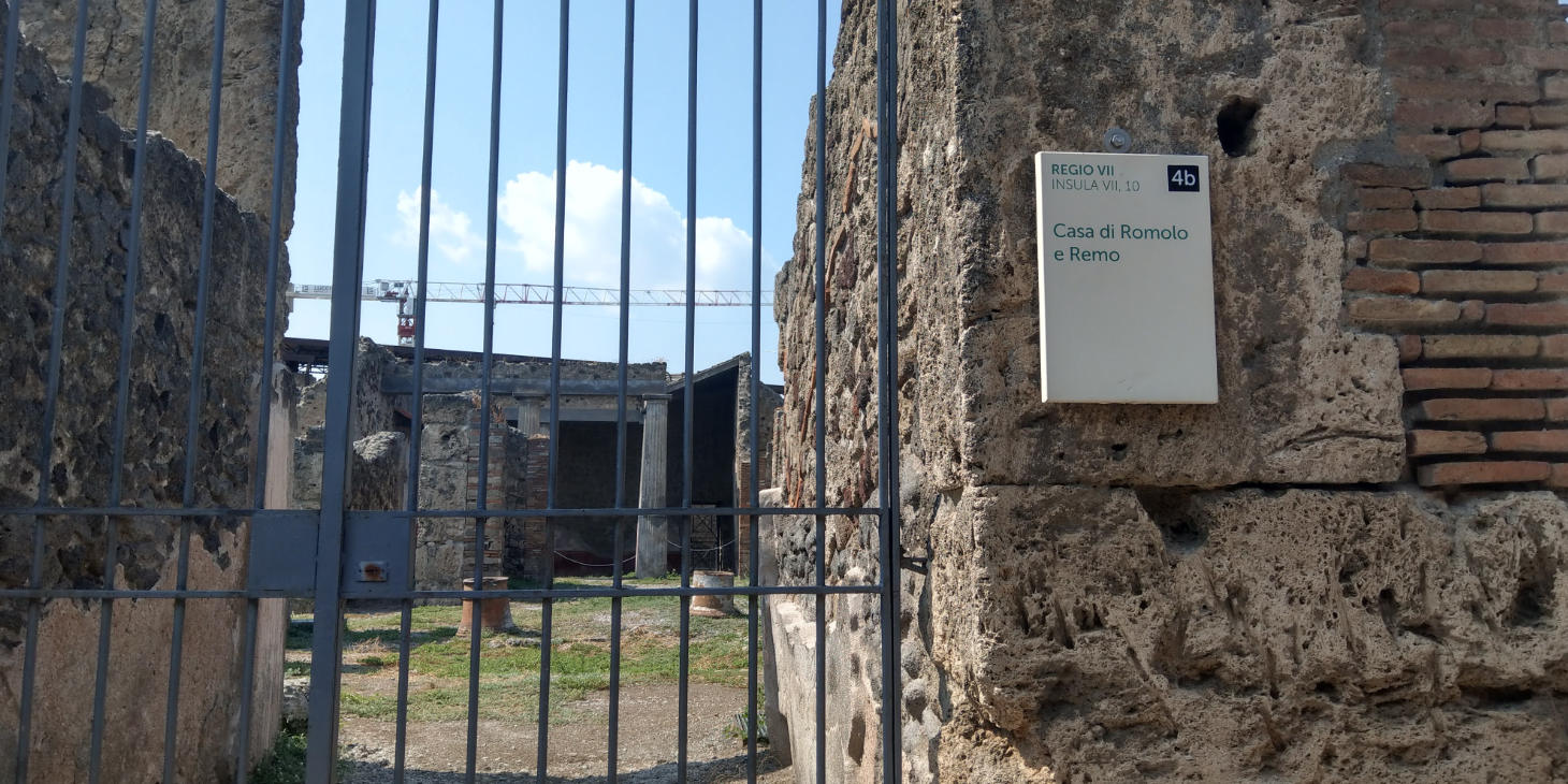 Entrée domus Romulus et Remus Pompéi